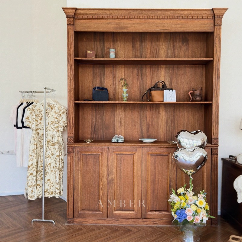 Clothing shop checkout page Me - Office Furniture Buyers のレビューと価格